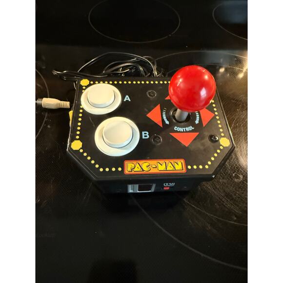 Jakks Pacific 2008 PAC-Man Plug and Play 12 in 1 TV Video Arcade - Picture 9 of 9